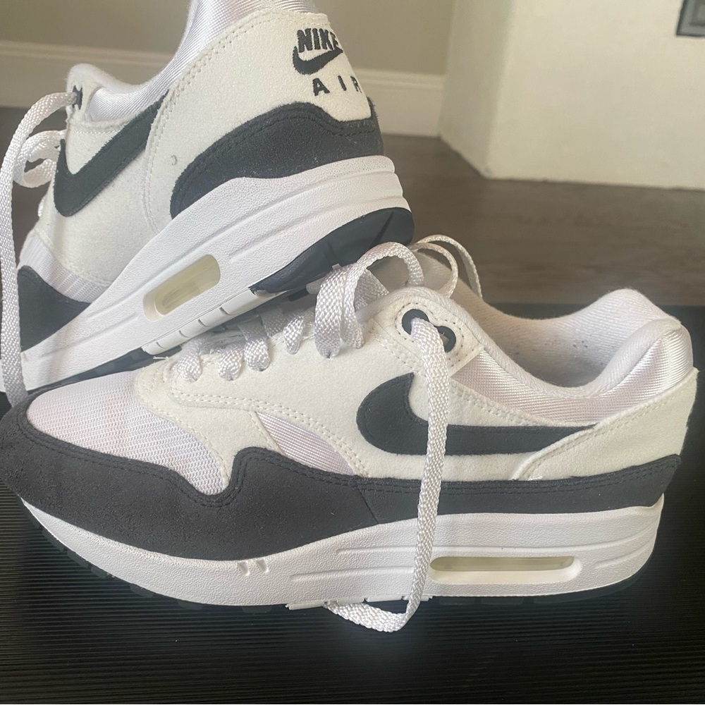 Nike Air Max White and Black Athletic Shoes